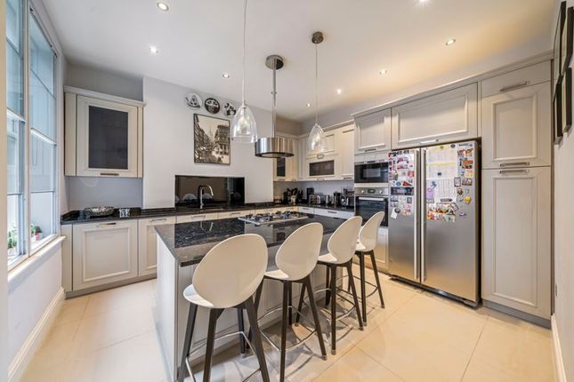Flat for sale in Avenue Mansions, Finchley Road, Hampstead, London