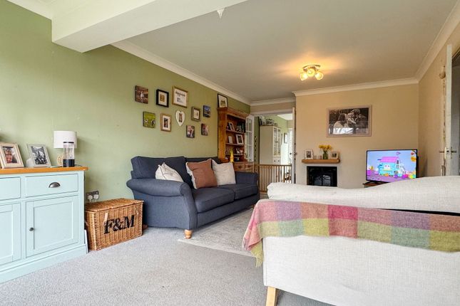 6, Arle Gardens, Alresford photo 2