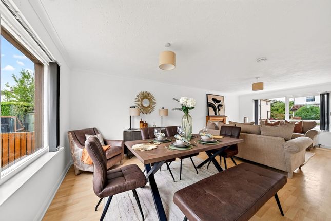 4 Earlshill Drive, Stirling photo 4