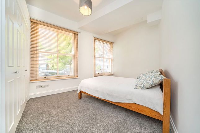 Flat 3, 111, Canterbury Road, London photo 4