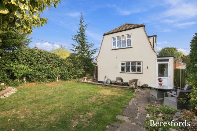 31, Cranham Gardens, Upminster photo 4