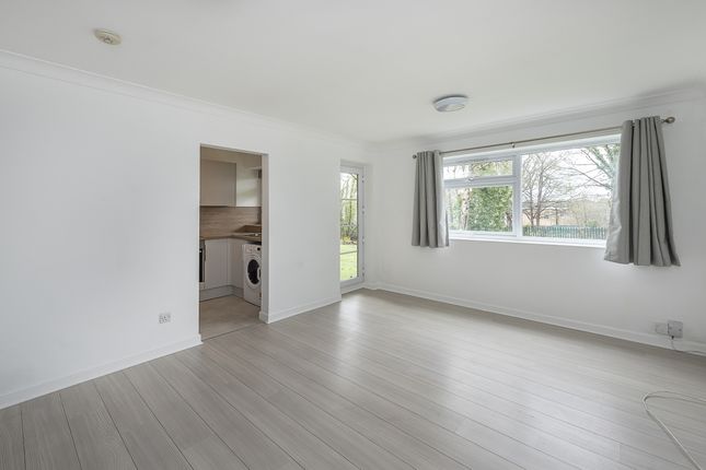 Thumbnail Flat to rent in Carlton Road, Harpenden