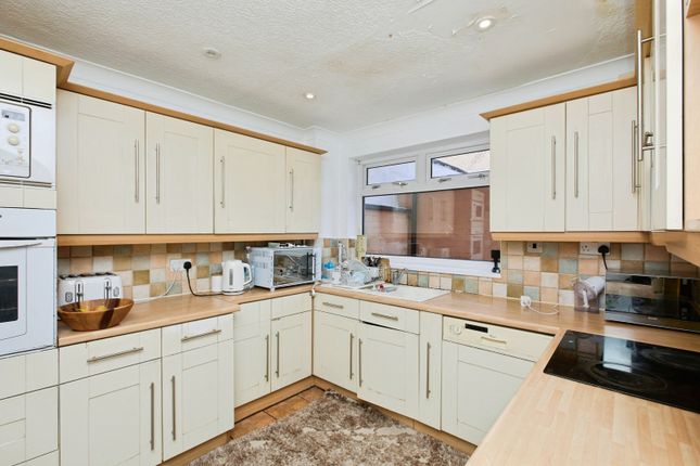 15, Arthur Hind Close, Derbyshire photo 3