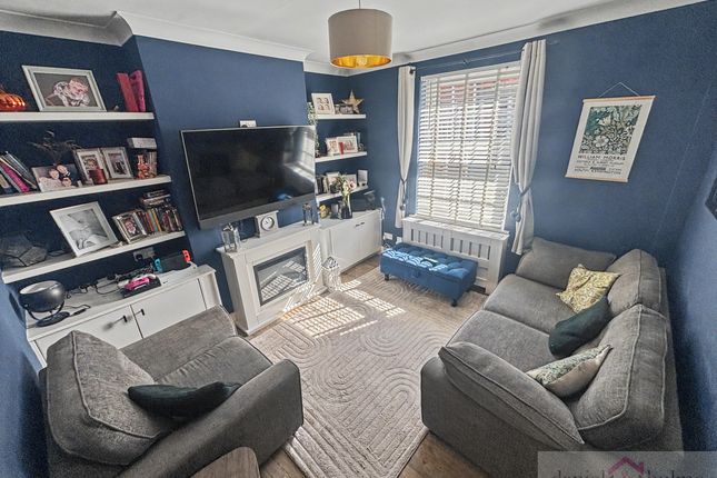 21 Osborne Street, Leek photo 2