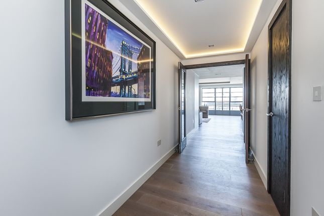 Flat to rent in Shad Thames, London