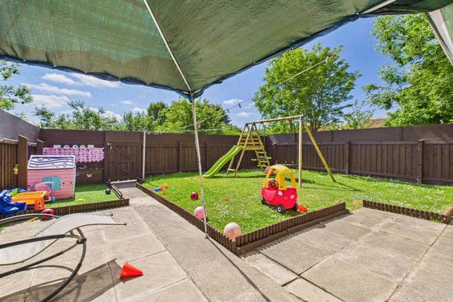 131 Oakington Garth, Bransholme, Hull photo 3