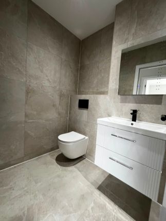 24, Serbin Close, London photo 2