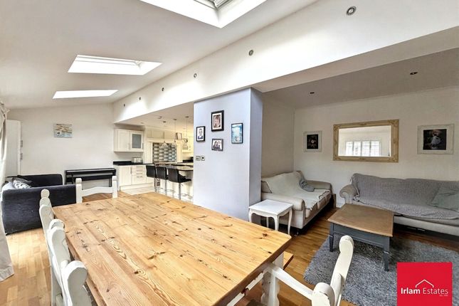 19 Carr Road, Manchester photo 4