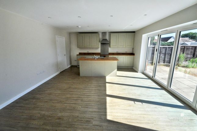 39, Parkstone Avenue, Thundersley photo 3