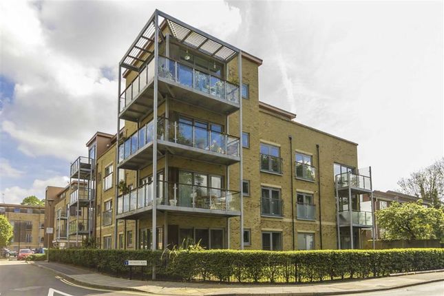 Flat for sale in Southcott Road, Teddington