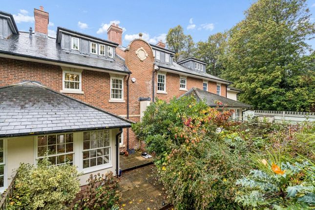Quoitings Drive, Buckinghamshire photo 2