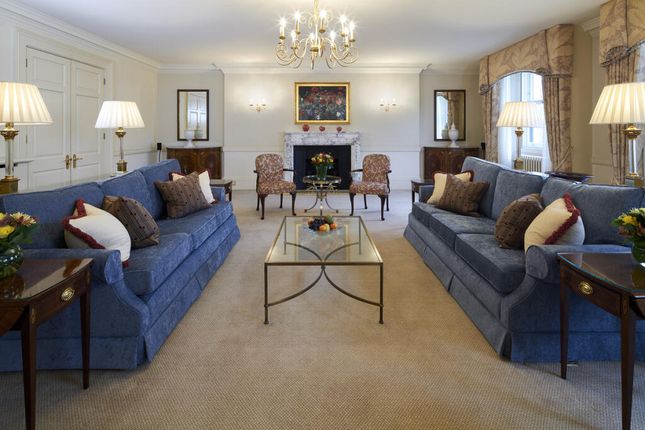 3-bed flat on SW7, £41,167/mo
