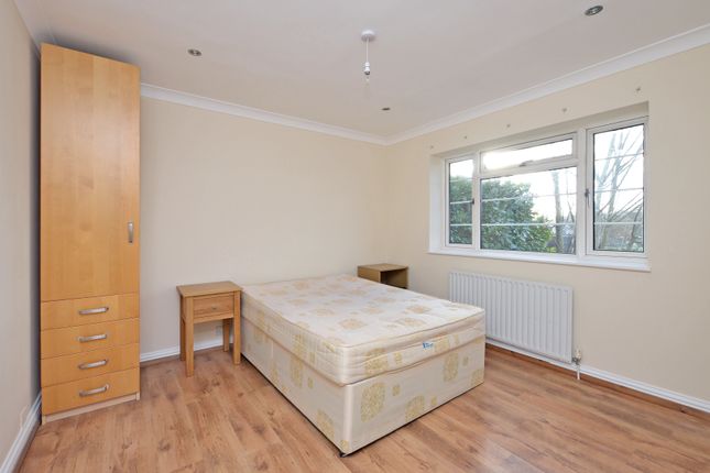 Room 4, 184, Frimley Road, Camberley photo 2