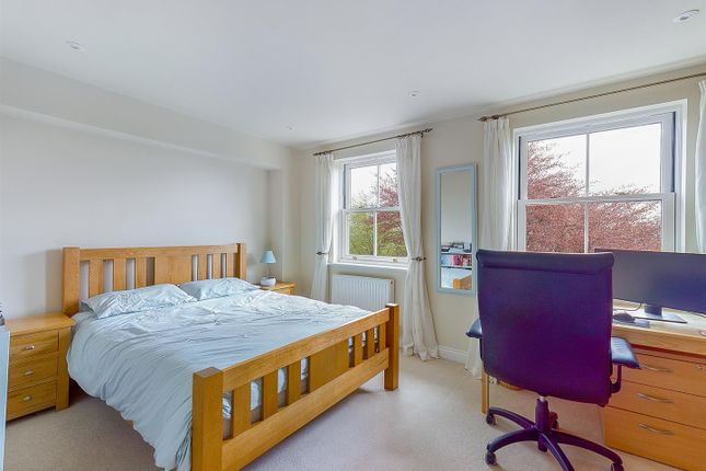 Town house for sale in Holywell Road, Malvern