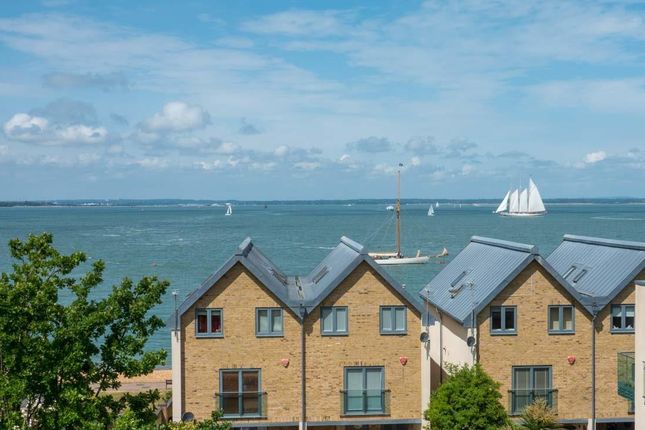 10, Mornington Mews, Cowes photo 2
