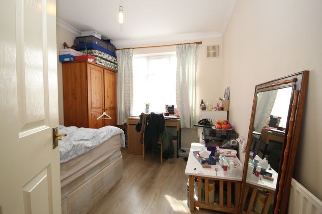 Flat for sale in Riverside Gardens, Wembley, Middlesex