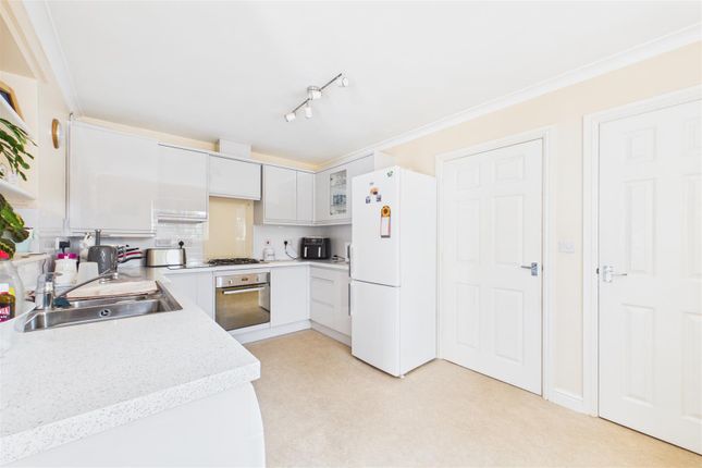 18, Bridge Court, Newark photo 3