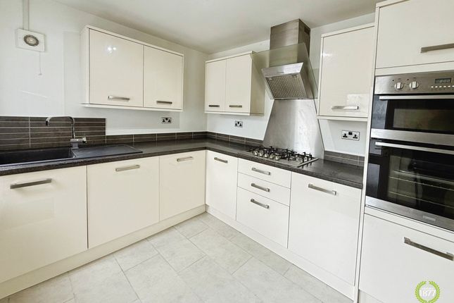 255 Barden Lane, Burnley photo 3