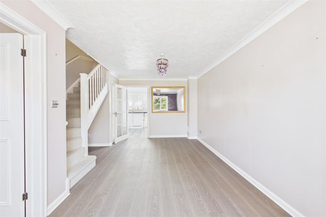 5, Woodfield Close, Chichester photo 4