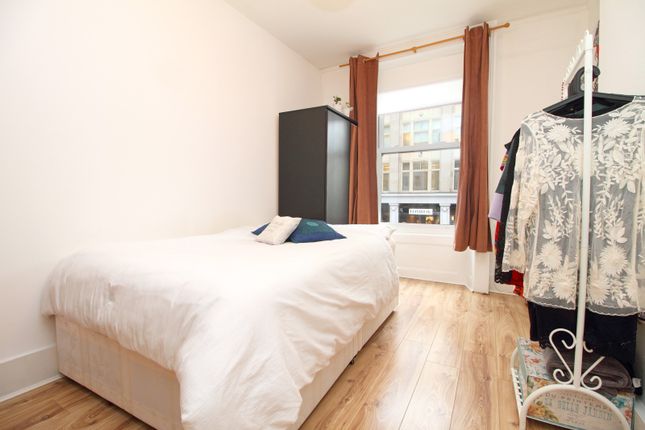 Flat to rent in Tottenham Court Road, London