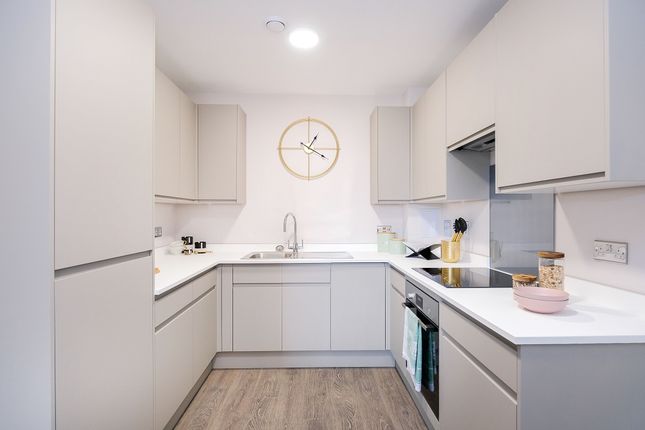 Flat for sale in Sherwood Close, London