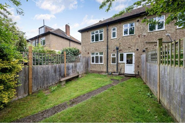 27, Warwick Road, Thames Ditton photo 2