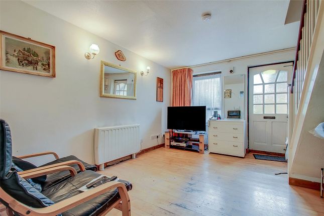 46, Wedmore Gardens, London photo 3