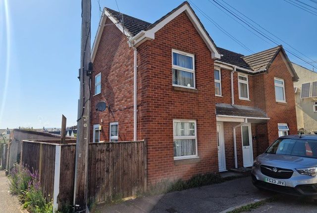 Studio house on The, Oaks, Exmouth, £140,000