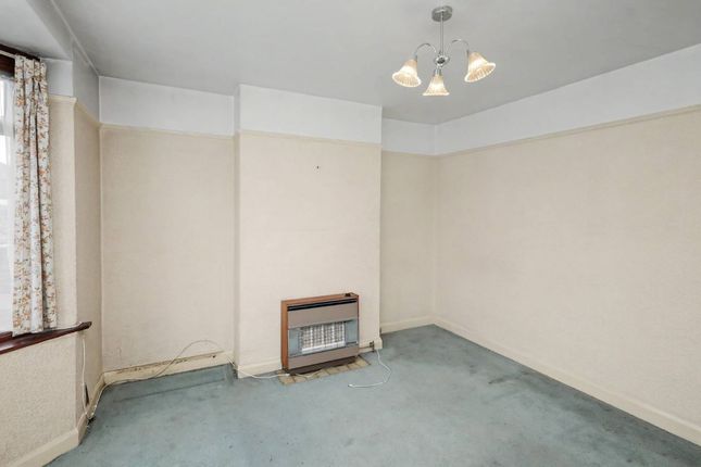 46, Adrian Road, Abbots Langley photo 3