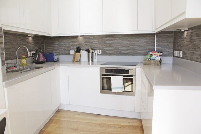 Thumbnail Flat to rent in St Mary At Hill, London