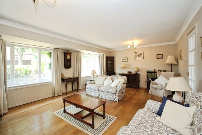 1, Lynton Close, Penarth photo 2