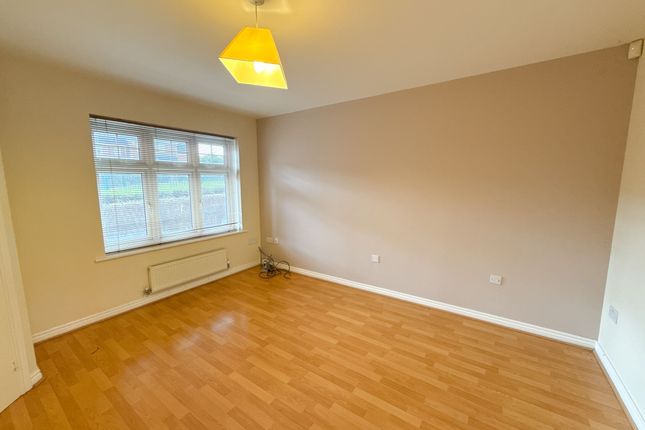 1 Lauder Way, Gateshead photo 3