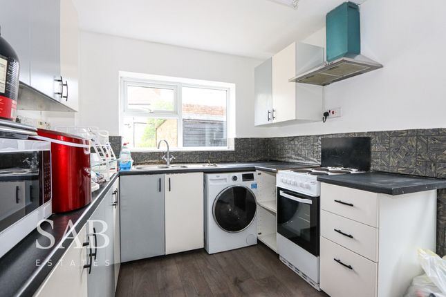 3 Newdene Avenue, Northolt photo 3