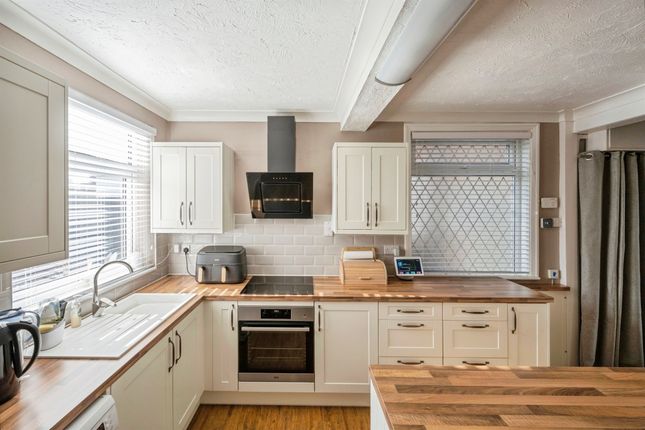 17, Comforts Avenue, SCUNTHORPE photo 3