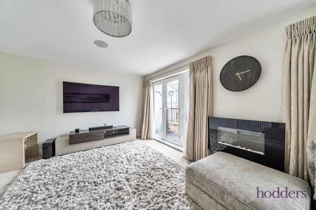 21, Hawker Drive, Addlestone photo 4