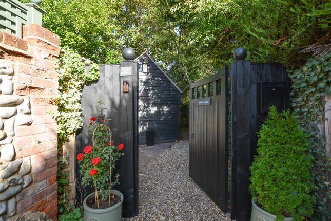 Wild Rose Cottage, 12 Brentwood Road, Brentwood photo 4