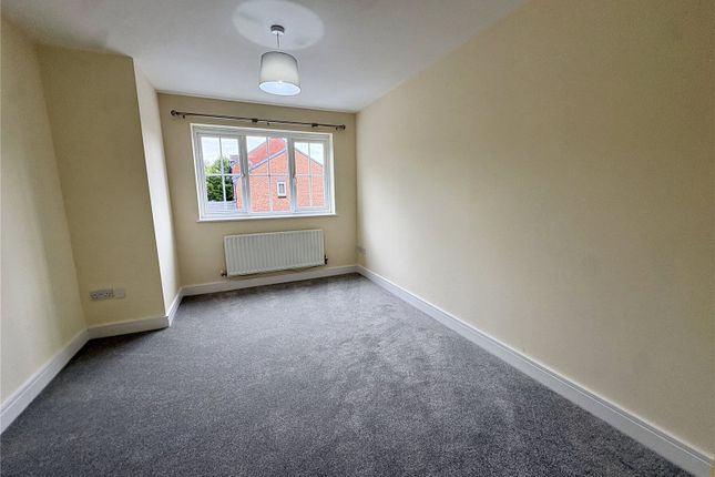 26, Baldwins Close, Oldham photo 4