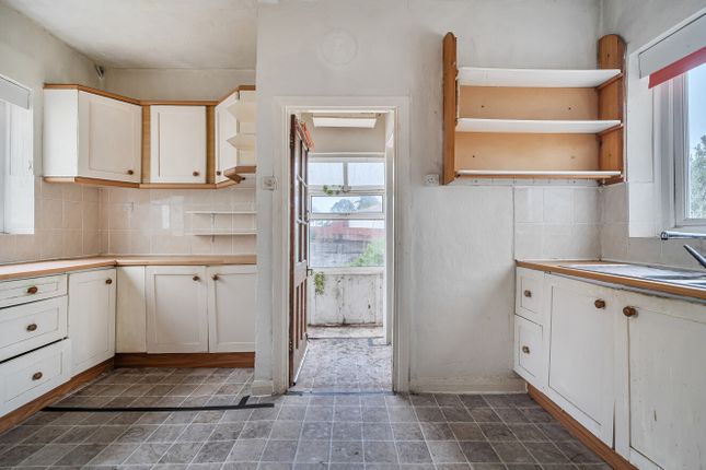 6, Conway Crescent, Devon photo 2