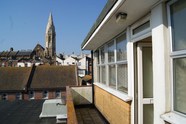 Thumbnail Flat to rent in Alan Court, St Leonards On Sea, East Sussex