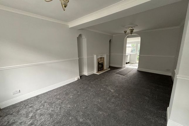 8 Gelli Crossing, Pentre photo 3