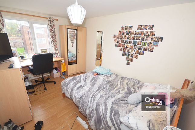 Woodside Road, SOUTHAMPTON photo 2