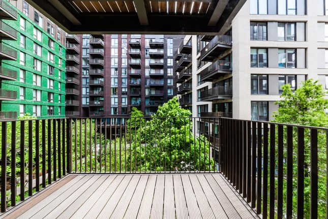 G28  Legacy Building 1, Viaduct Gardens, London photo 4