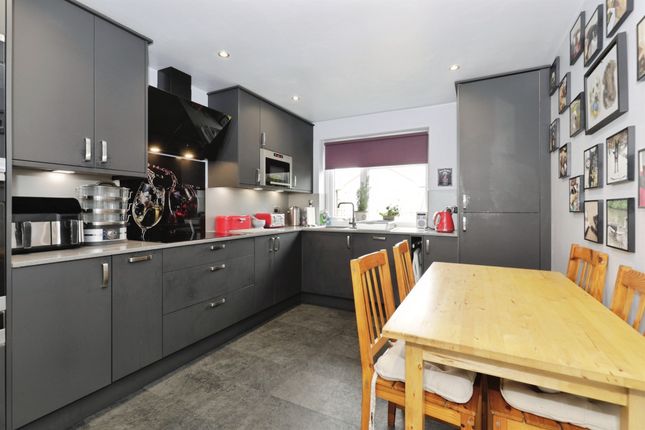 10, Timble Grove, Harrogate photo 2