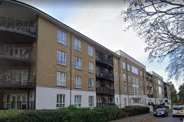 Thumbnail Flat to rent in 64, St Georges Way, London