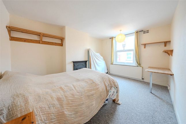 10, Spring Grove View, West Yorkshire photo 4