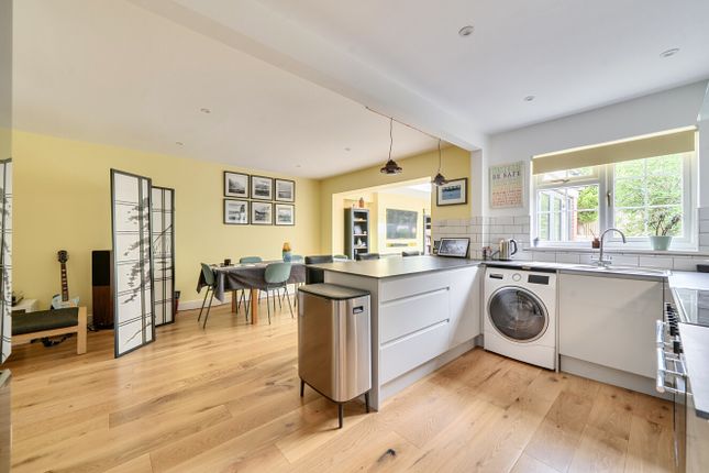 3, Firs Crescent, Winchester photo 3