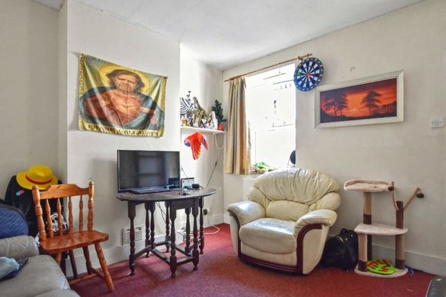 39, St. James Avenue, Surrey photo 3