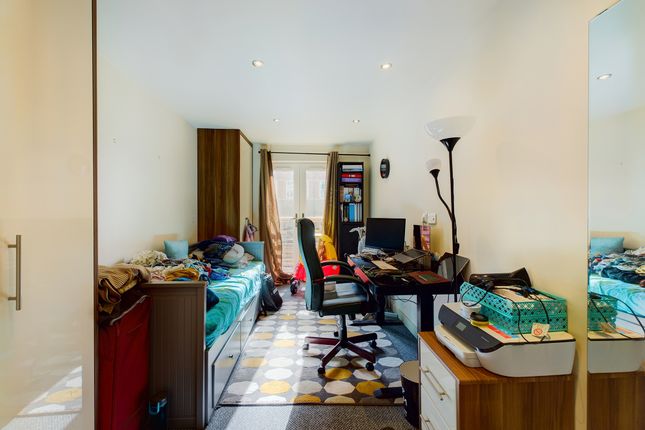 Flat for sale in The Sawmill, Dock Street