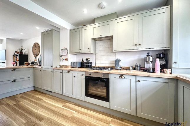 15, Shrewton Close, Trowbridge photo 3