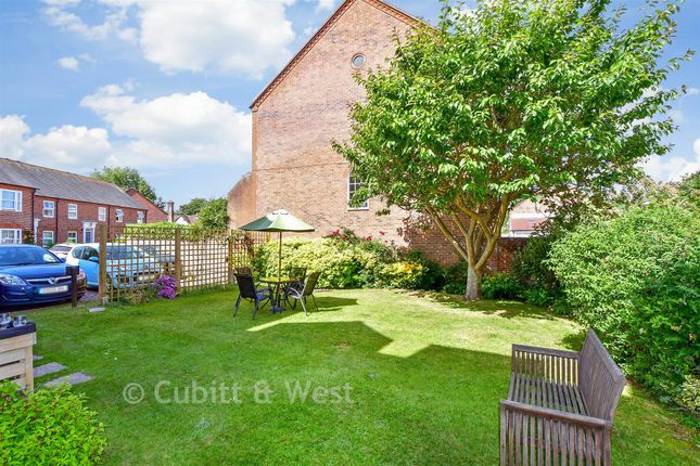 The Maltings, Henty Gardens, Chichester photo 3
